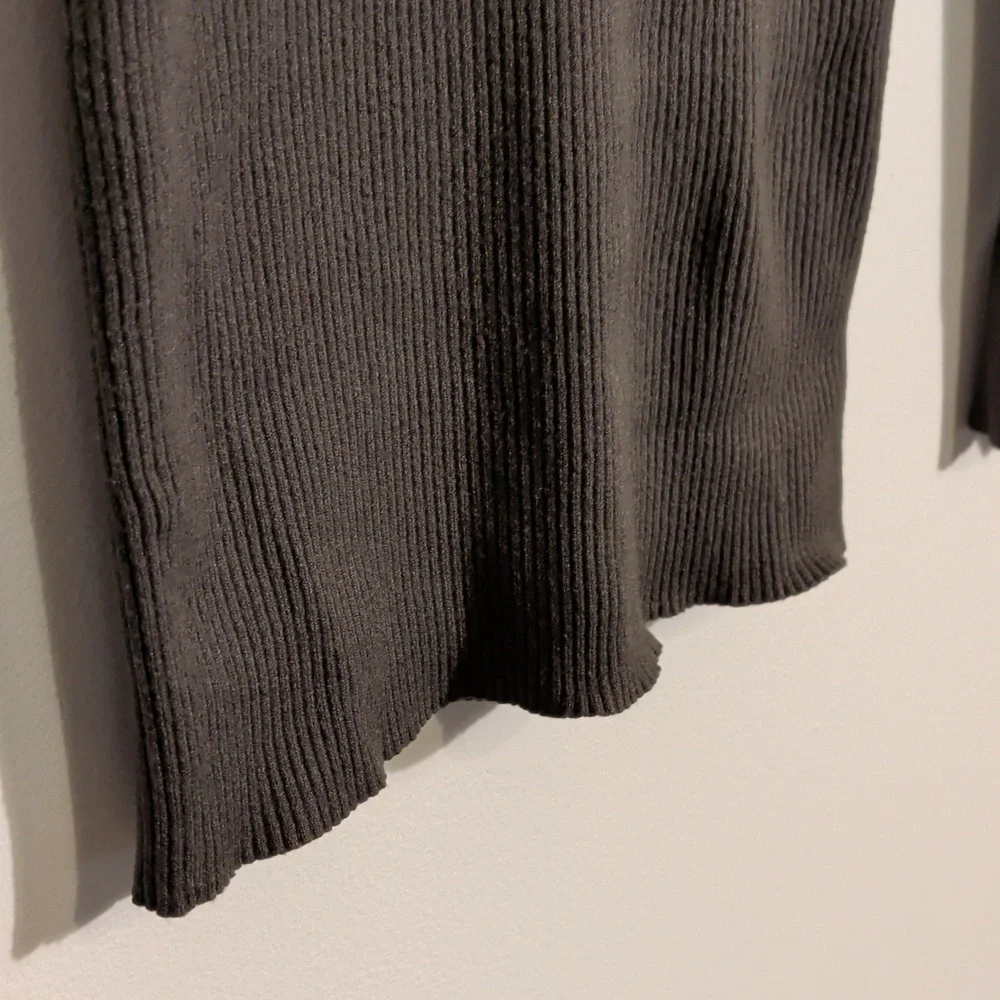 ARITZIA olive green ribbed knit turtleneck - size xs - Picture 7 of 11